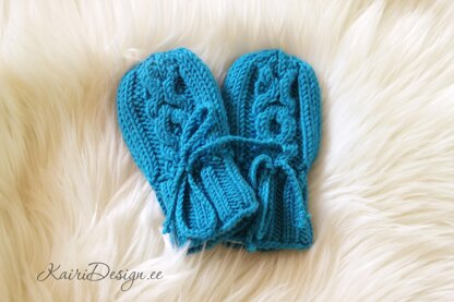 Cabled mittens