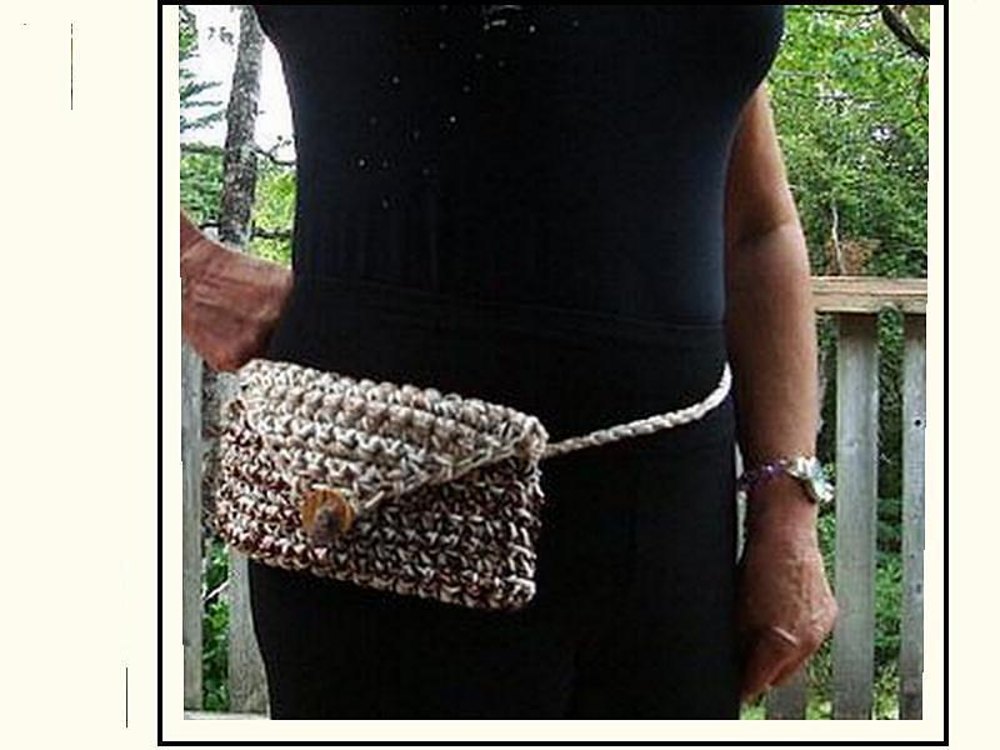 710 MOBILE phone carrier bag waist purse. Crochet pattern by Emi