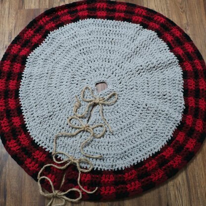 Buffalo Plaid Tree Skirt & Pillow