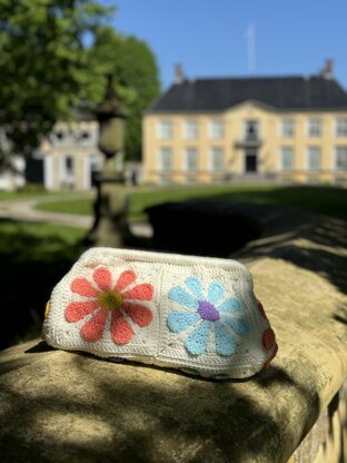 Vintage granny clutch