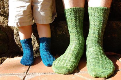 Simple Cable Socks