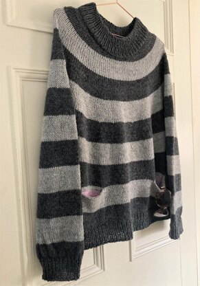 Sweater THREE - Circular