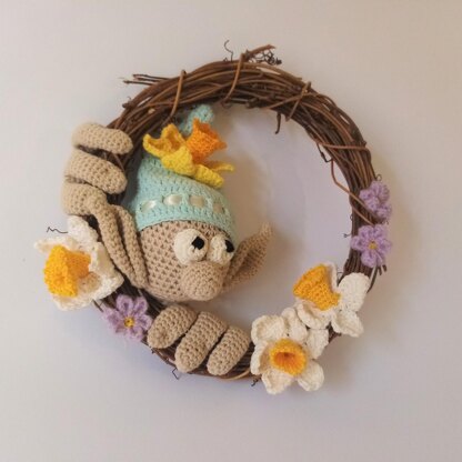 Easter Wreath Garden Gnome