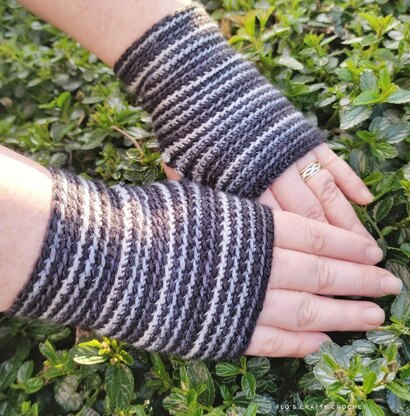 Easy Stripes Wrist Warmers