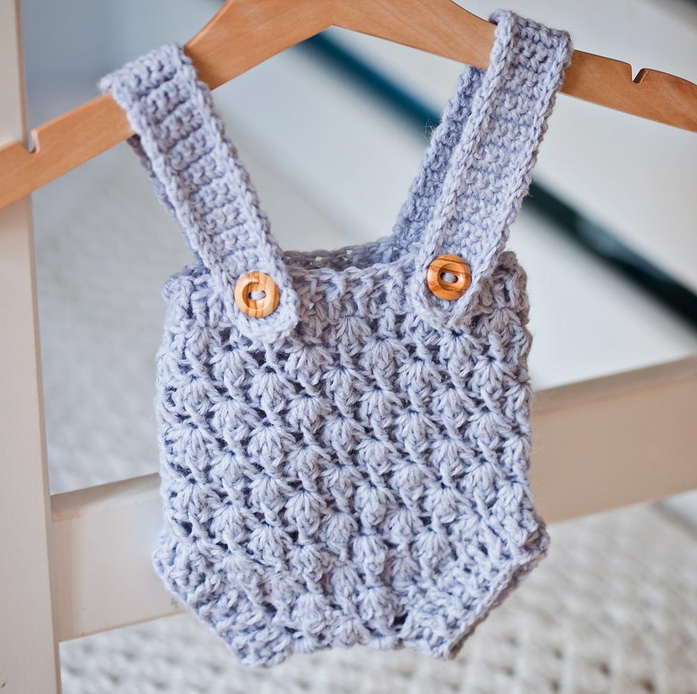 Crochet baby shorts pattern hot sale