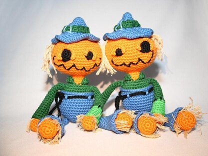 Scarekin (Pumpkin Scarecrow) - Amigurumi