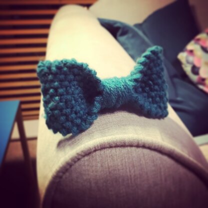 Knitted baby bow