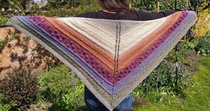 Cake yarn shawl