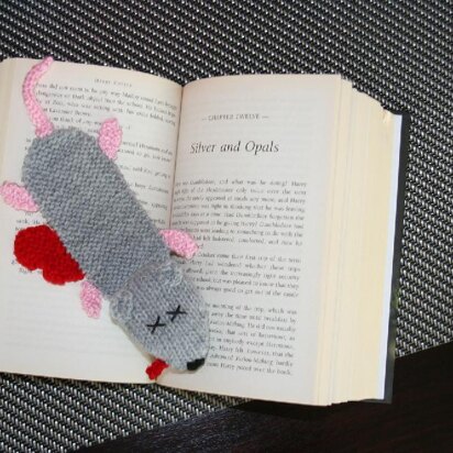 Squashed Rat Knitted Bookmark