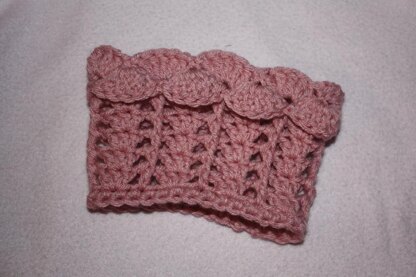 Lacy Boot Cuff with Shell Edge Pattern