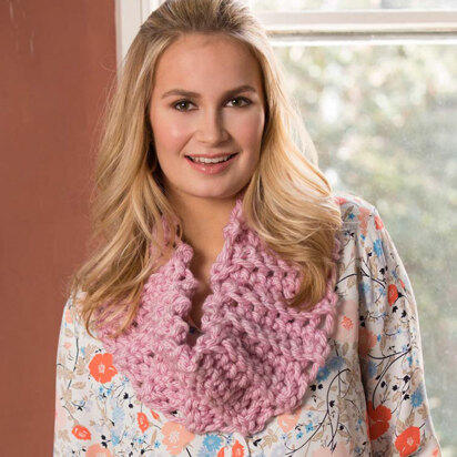 Reversible Finger Crochet Cowl in Red Heart Grande Metallic - LW4753 - Downloadable PDF