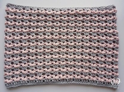LOVE is in the Air Valentine's Cowl