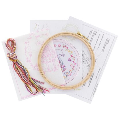 Un Chat Dans L'Aiguille Violette the Puss Contemporary Embroidery Kit