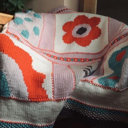 Alice The 4th knitted cosy blanket