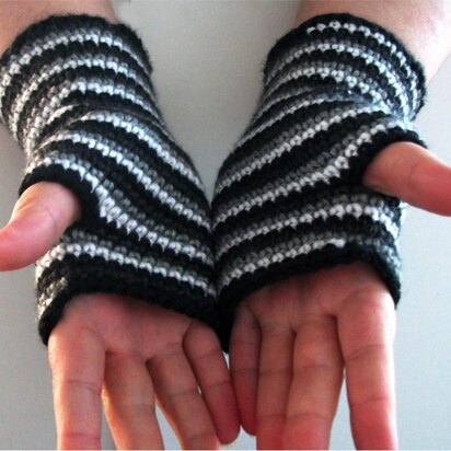Ombre Spiral Fingerless Gloves