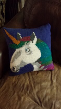 Unicorn pillow - My first colorwork!!!