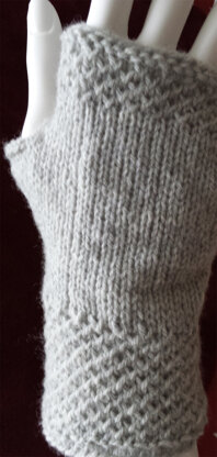 Ravelry - Honeycomb wrist warmers by Courtney Spainhower