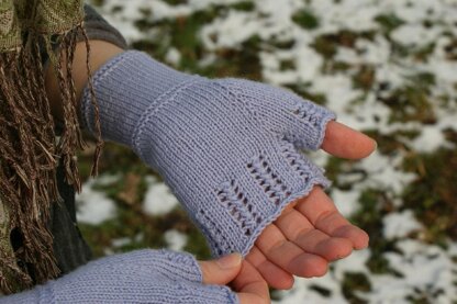 Lace Lavender Mitts