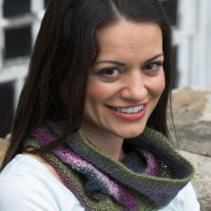 Plymouth Yarn F430 Gina Cowl (Free)