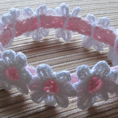 Crochet Headband with White Daisies