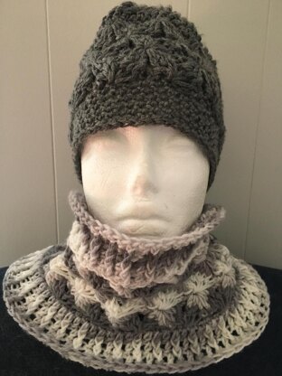 Lilac Cluster Cowl