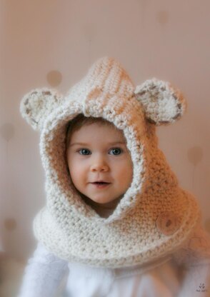Bessy polar bear hood