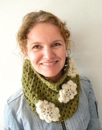 Irish Rose Cowl