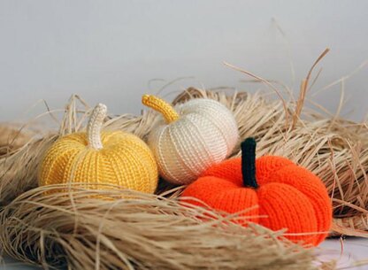 3 halloween pumpkins