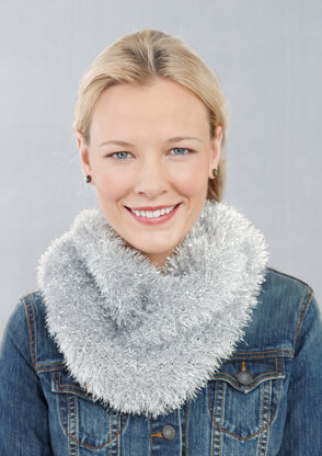 Tinsel Cowl in Lion Brand Martha Glitter Eyelash - L10173