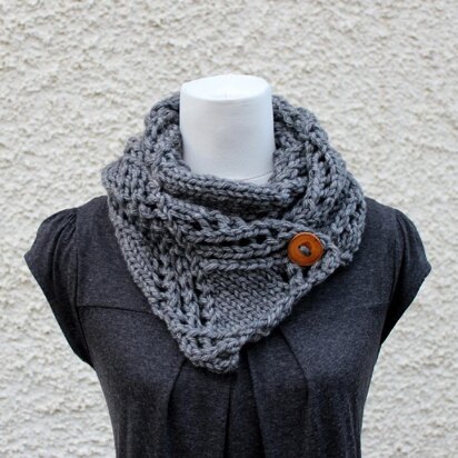 Crossing lace scarf