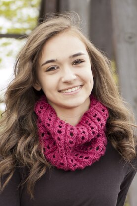 Large Eyelet Rib Cowl in Cascade Yarns Venezia Worsted - W490 - Downloadable PDF