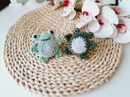 Flower bag charm: Crochet pattern