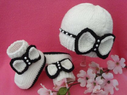 Baby Girl Baby Booties and Baby Hat Pattern English