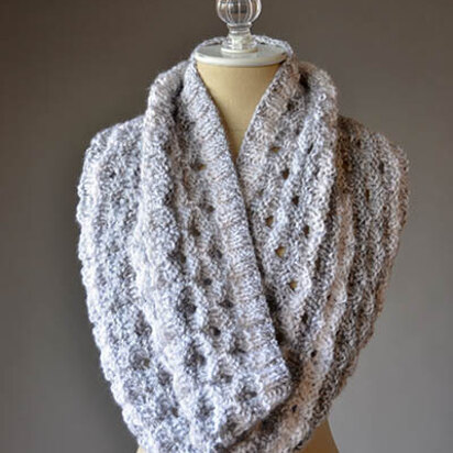 Porthole Cowl in Universal Yarn Major - Downloadable PDF