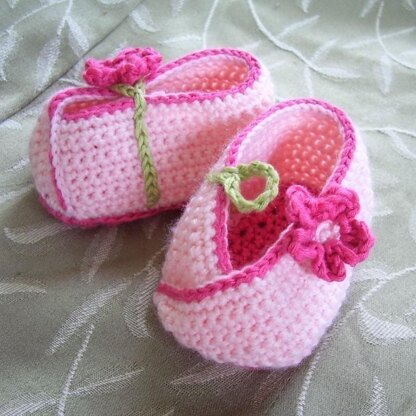 Kimono Flower Crocheted Baby Shoes Pattern