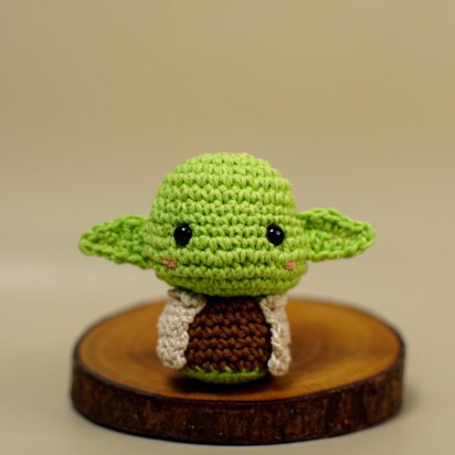 Mini baby yoda starwars amigurumi crochet pattern