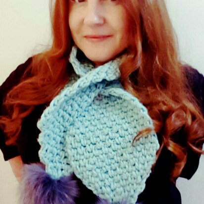 Winterlude Keyhole Scarflet: Thick & Cosy
