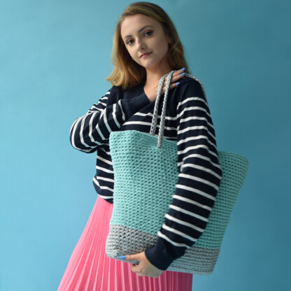 Essential Beach Bag - Free Crochet Pattern in Paintbox Yarns Recycled Ribbon and Metallic Ribbon - Downloadable PDF