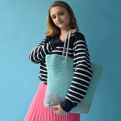 Essential Beach Bag - Free Crochet Pattern in Paintbox Yarns Recycled Ribbon and Recycled Metallic Ribbon - Free Downloadable PDF