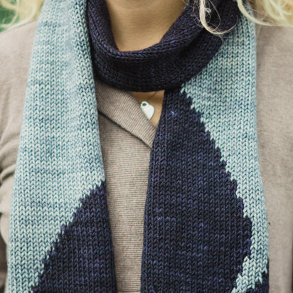 Slice Two-Colour Intarsia Scarf in SweetGeorgia Trinity Worsted - Downloadable PDF