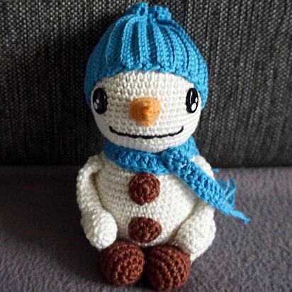 Crochet Pattern for the Snowman Snowy!