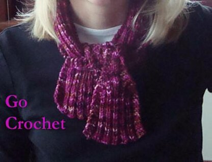 Raspberry Knit Ascot