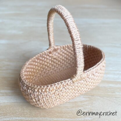 Farmers Market Basket Crochet Pattern by erinmaycrochet