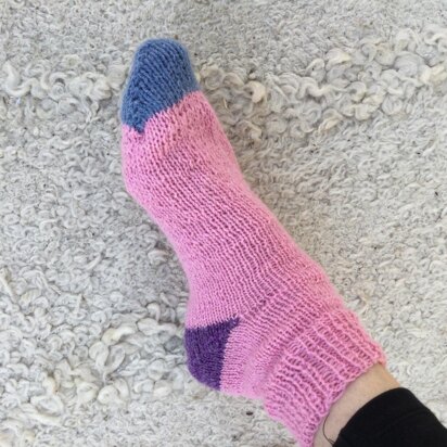 Simple socks with short row heel and toe - knitting pattern