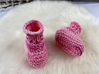 Aran yarn newborn baby booties