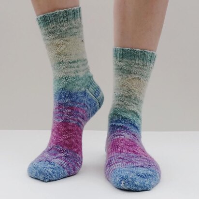 Magic Diamond Socks - knitting pattern