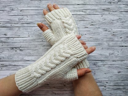 Cassandra Fingerless Gloves