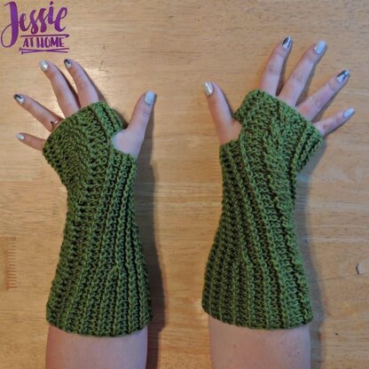 Cabled Mitts