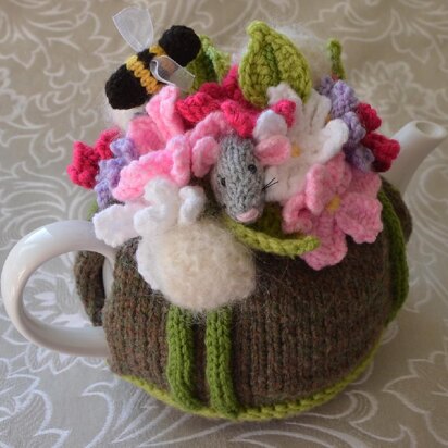 Dandelion & Cosmos Field Mouse Tea Cosy