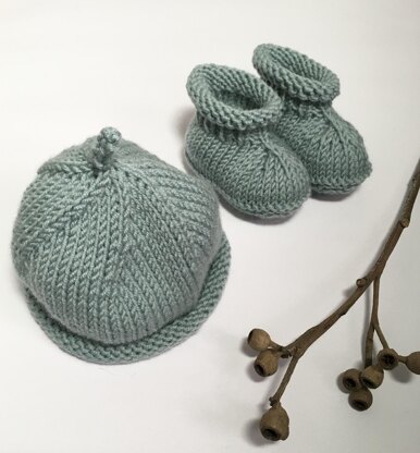 Gumnut Hat and Booties Set BJ53